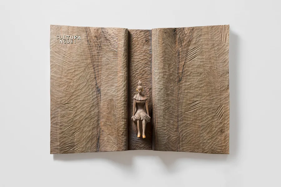 Cultura Ncuei — Noce · 92 × 66 cm
