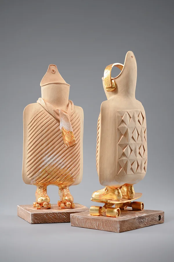 Coppia di figure, cravatta e cuffie — Legno con foglia d’oro
