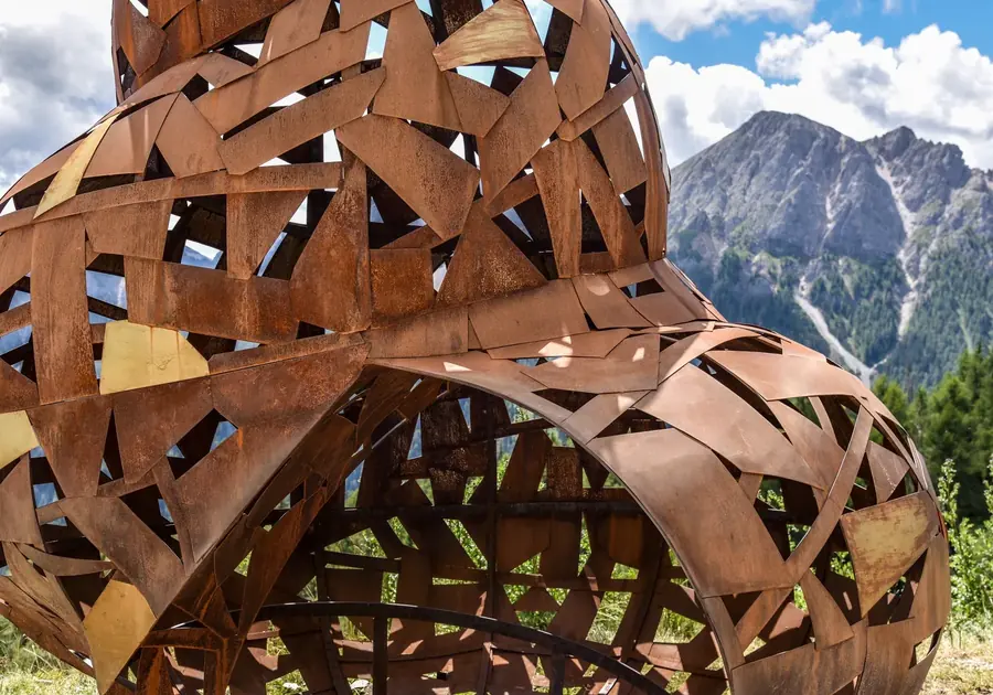 Shell detail, steel weave — Corten steel