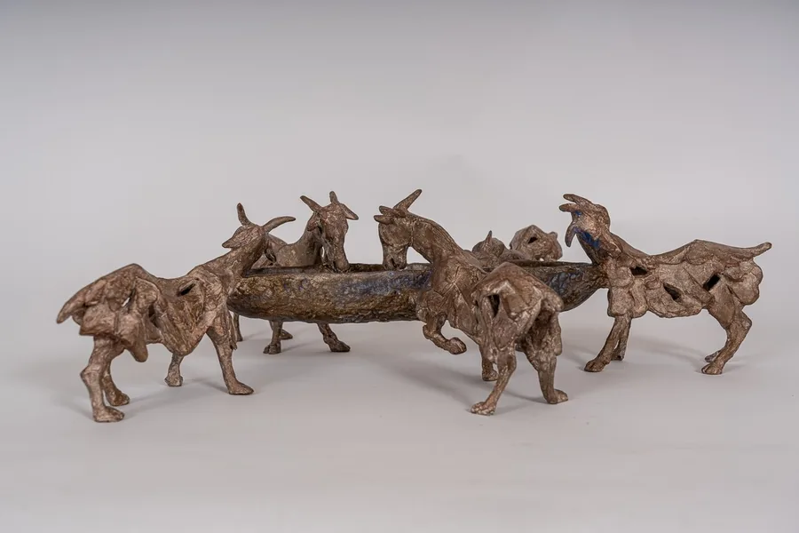 Goats on the Bowl — Bronzo · 50 × 36 × 13 cm