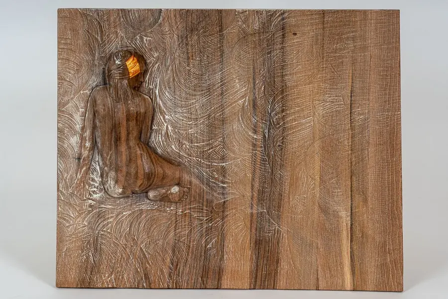 After the Bath — Nussholz, Blattgold · 50 × 40 cm