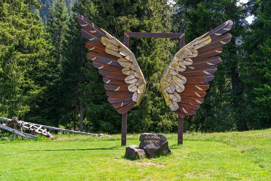 Wings — Corten steel & iron, gold leaf · 400 cm