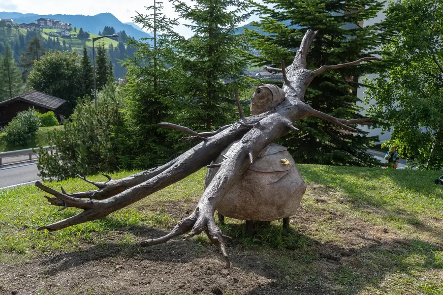 Eves — Bronze · 480 cm
